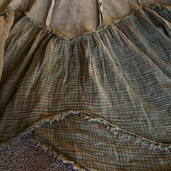 NWOT asymmetrical olive green tunic size L - Picture 3 of 5